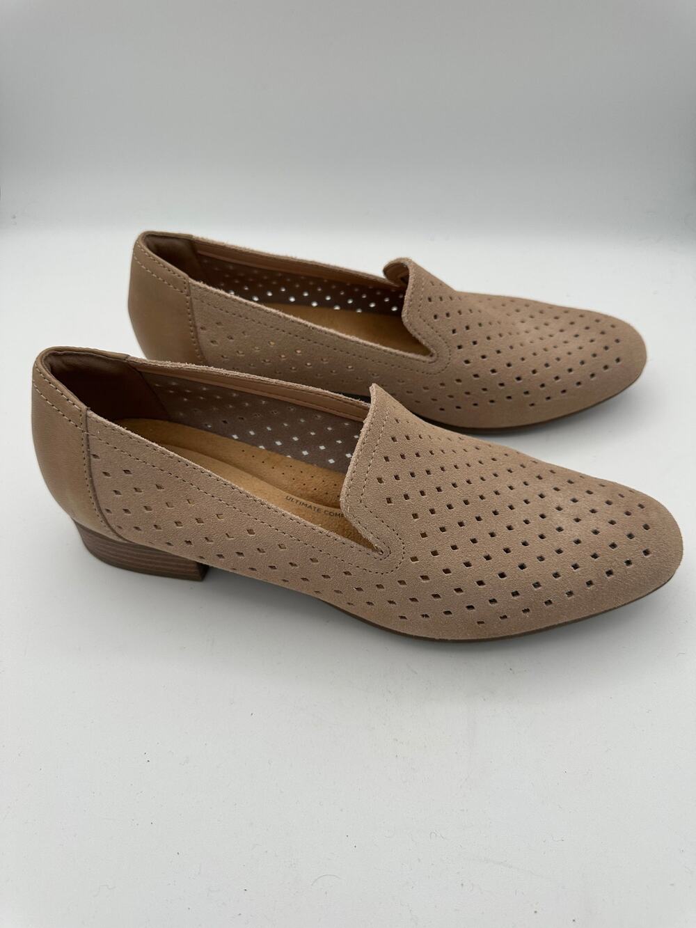 Women’s Clark’s Microsuede Low Heel Flats Size 9.5